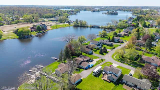 8081 Granada Avenue, Brighton Township, MI 48114