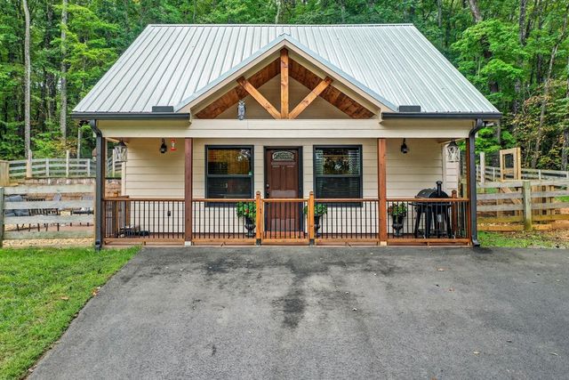 415 Woods Road, Talking Rock, GA 30175