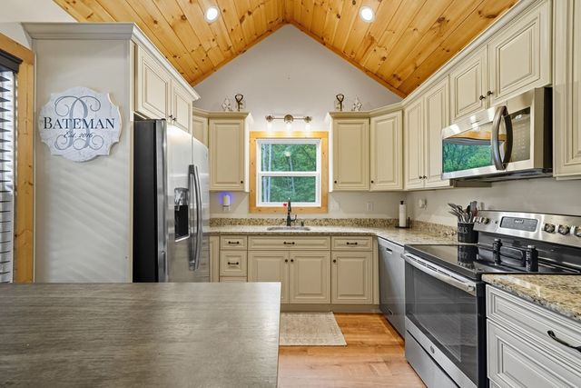 415 Woods Road, Talking Rock, GA 30175