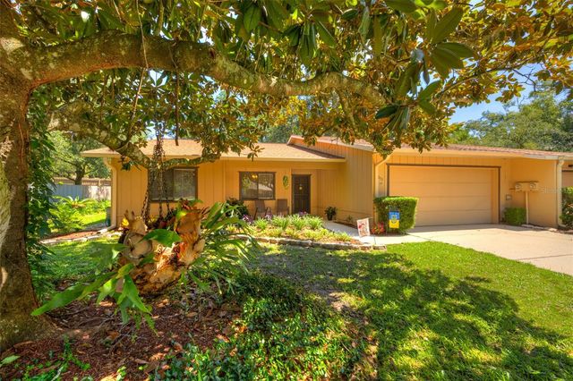 1055 W VILLAGE GREEN RD, Deland, FL 32720