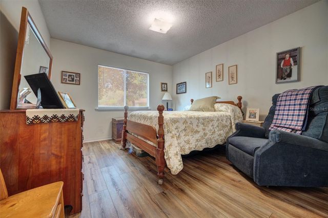 1055 W VILLAGE GREEN RD, Deland, FL 32720