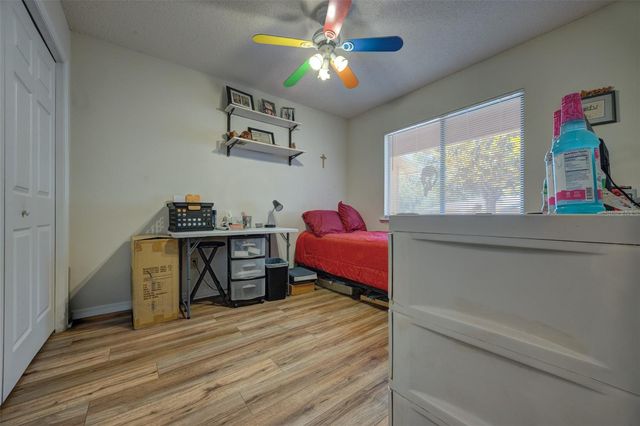 1055 W VILLAGE GREEN RD, Deland, FL 32720