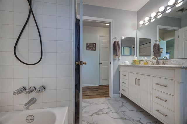 1055 W VILLAGE GREEN RD, Deland, FL 32720