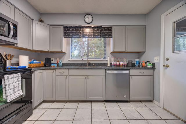 1055 W VILLAGE GREEN RD, Deland, FL 32720