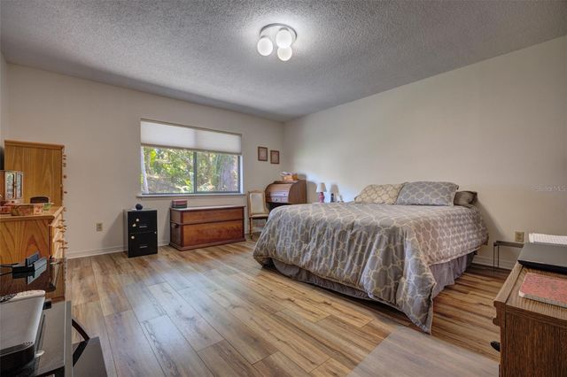 1055 W VILLAGE GREEN RD, Deland, FL 32720