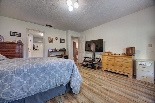 1055 W VILLAGE GREEN RD, Deland, FL 32720