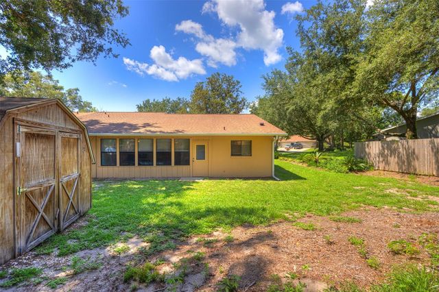 1055 W VILLAGE GREEN RD, Deland, FL 32720