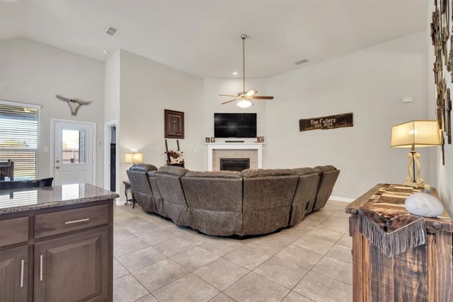 9209 Nickel Creek Drive, Fort Worth, TX 76131