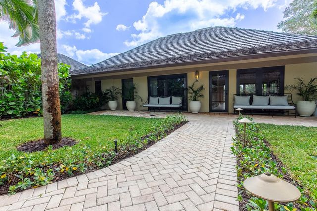 11669 Wimbledon Circle, Wellington, FL 33414