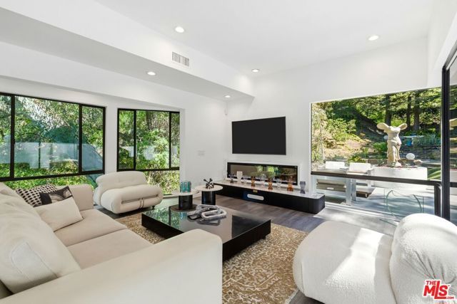 2350 Benedict Canyon Drive, Beverly Hills, CA 90210