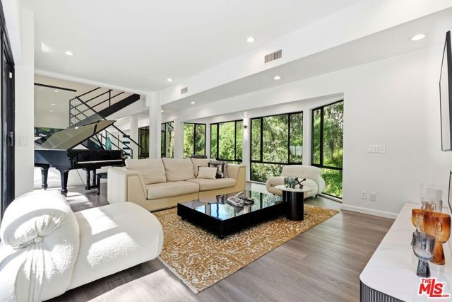 2350 Benedict Canyon Drive, Beverly Hills, CA 90210