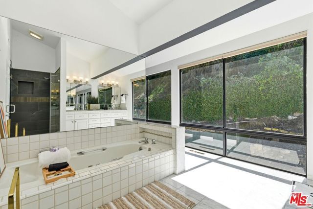 2350 Benedict Canyon Drive, Beverly Hills, CA 90210