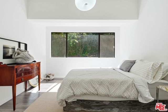 2350 Benedict Canyon Drive, Beverly Hills, CA 90210