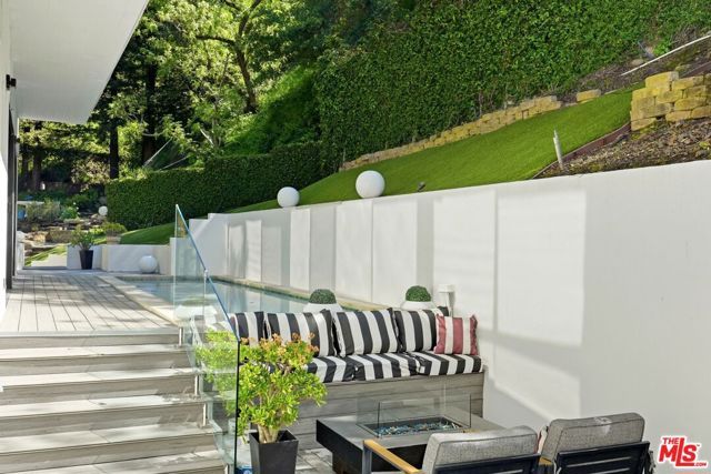 2350 Benedict Canyon Drive, Beverly Hills, CA 90210