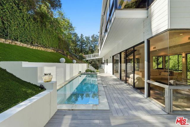 2350 Benedict Canyon Drive, Beverly Hills, CA 90210