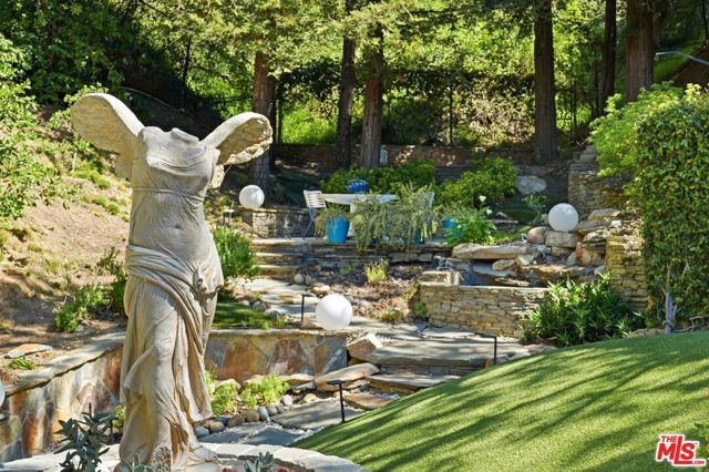 2350 Benedict Canyon Drive, Beverly Hills, CA 90210