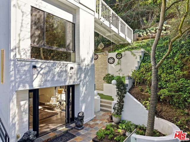 2350 Benedict Canyon Drive, Beverly Hills, CA 90210