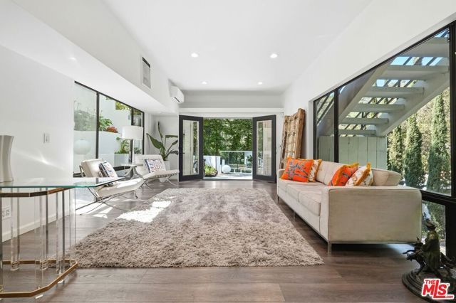 2350 Benedict Canyon Drive, Beverly Hills, CA 90210