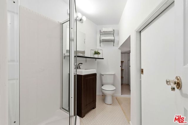 2350 Benedict Canyon Drive, Beverly Hills, CA 90210