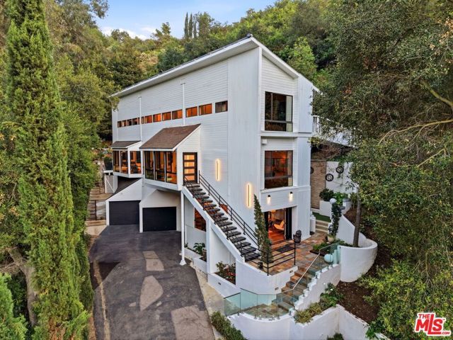2350 Benedict Canyon Drive, Beverly Hills, CA 90210