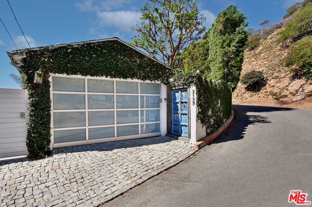 2137 Sunset Plaza Dr., Los Angeles, CA 90069 — photo 4