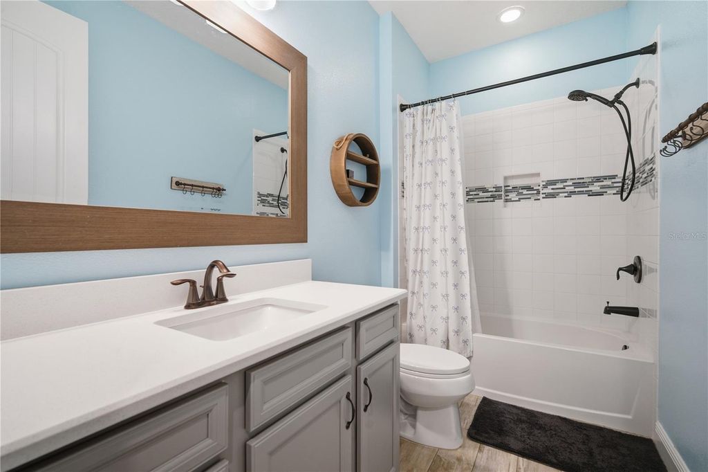 Image 11 of property listing at 12926 SATIN LILY DRIVE, Riverview, FL 33579