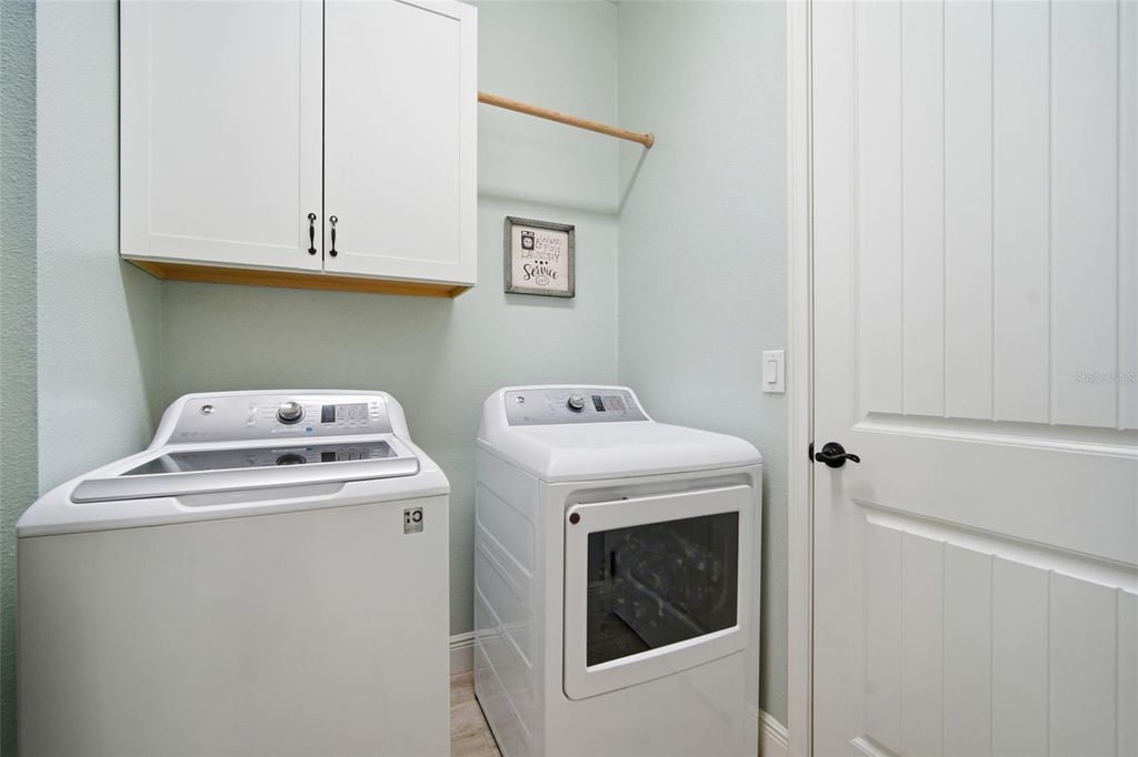 Image 16 of property listing at 12926 SATIN LILY DRIVE, Riverview, FL 33579