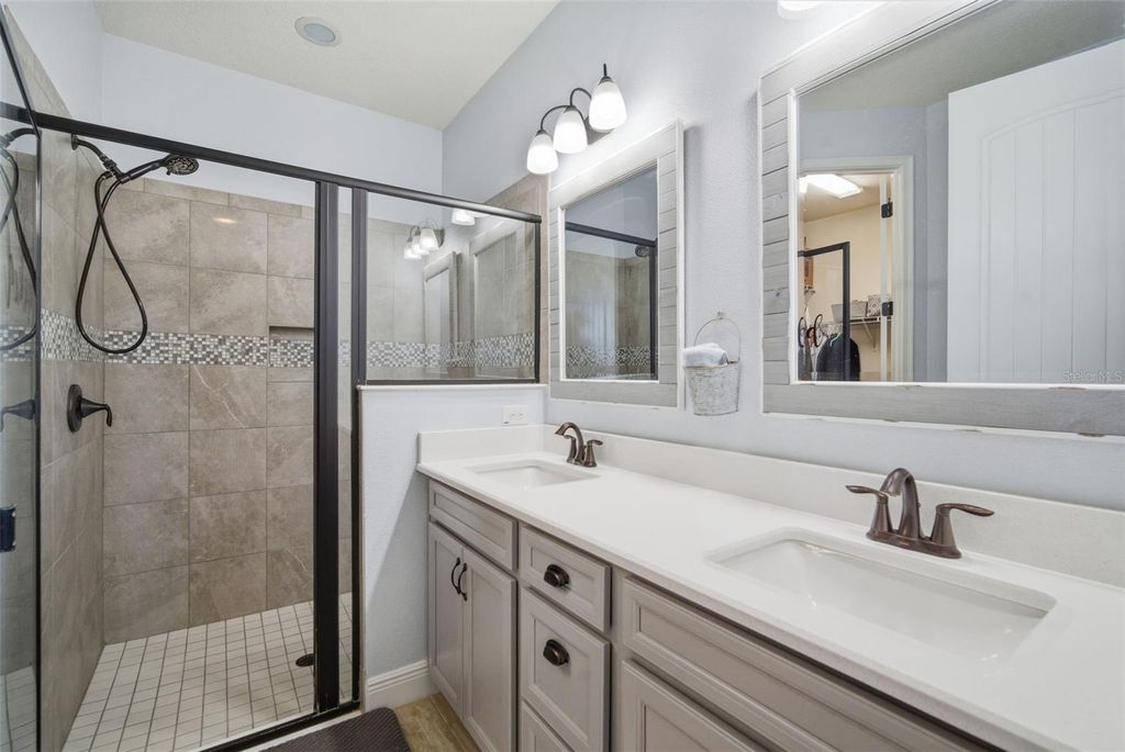 Image 20 of property listing at 12926 SATIN LILY DRIVE, Riverview, FL 33579