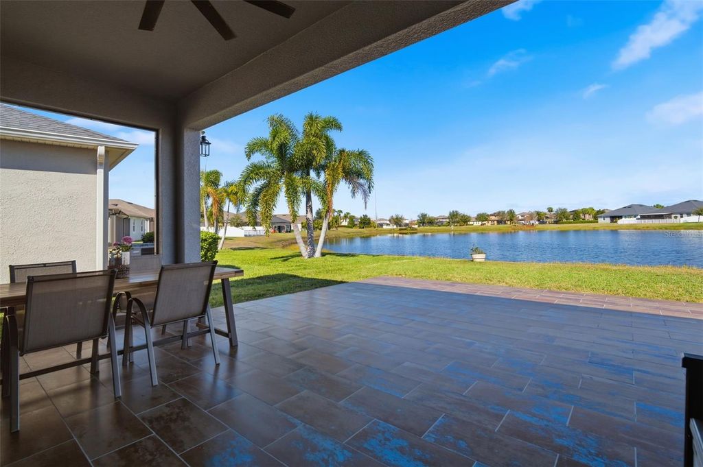 Image 22 of property listing at 12926 SATIN LILY DRIVE, Riverview, FL 33579