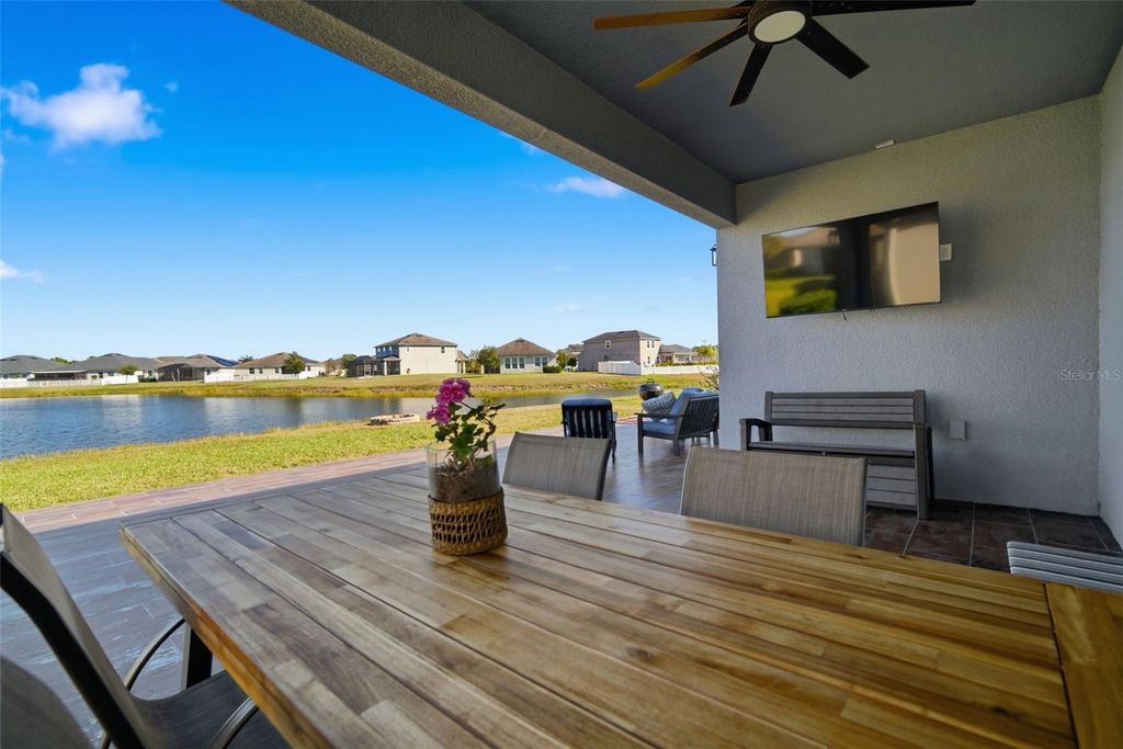 Image 23 of property listing at 12926 SATIN LILY DRIVE, Riverview, FL 33579