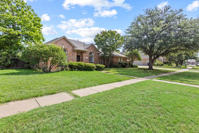 1302 Normandy Drive, Southlake, TX 76092