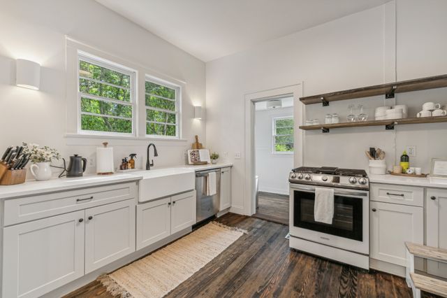 1012 S High St, Columbia, TN 38401