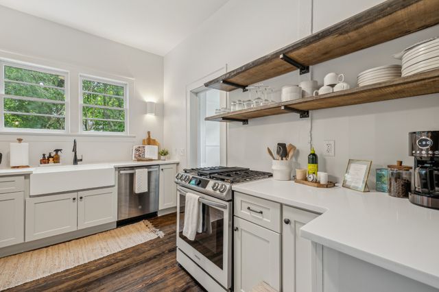 1012 S High St, Columbia, TN 38401