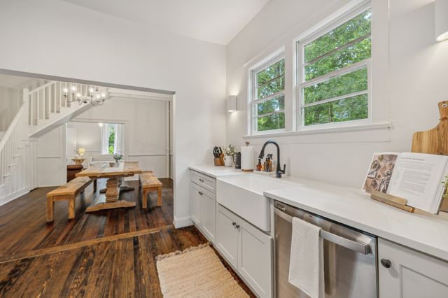 1012 S High St, Columbia, TN 38401