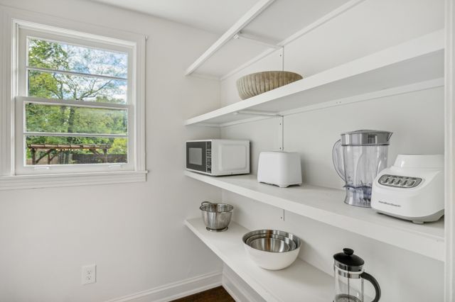 1012 S High St, Columbia, TN 38401