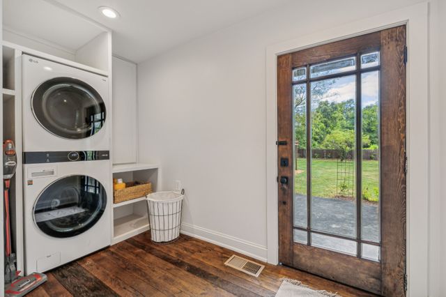 1012 S High St, Columbia, TN 38401