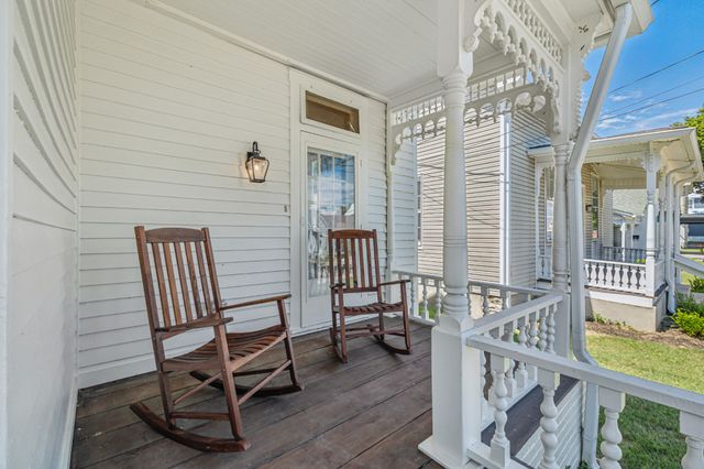 1012 S High St, Columbia, TN 38401