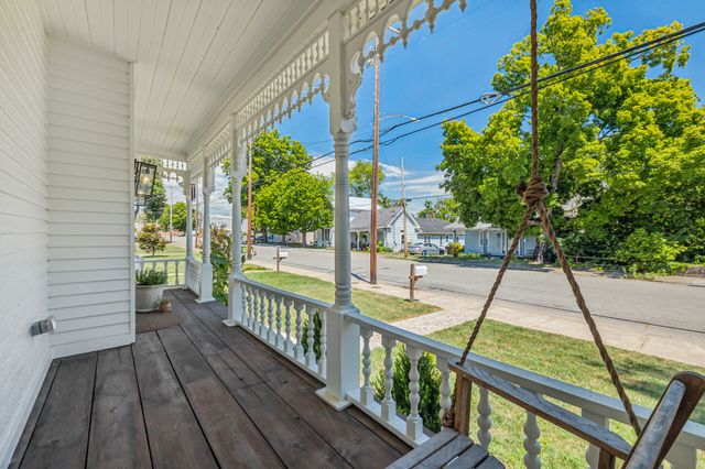 1012 S High St, Columbia, TN 38401