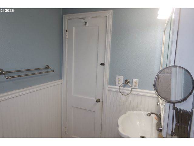 138 MAPLE Blvd, Wood Village, OR 97060