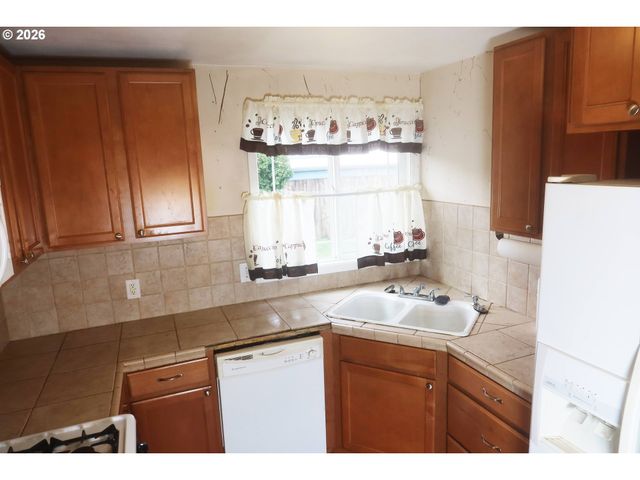 138 MAPLE Blvd, Wood Village, OR 97060