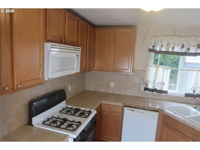 138 MAPLE Blvd, Wood Village, OR 97060