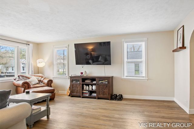 907 Wilson Avenue, Norton Shores City, MI 49441