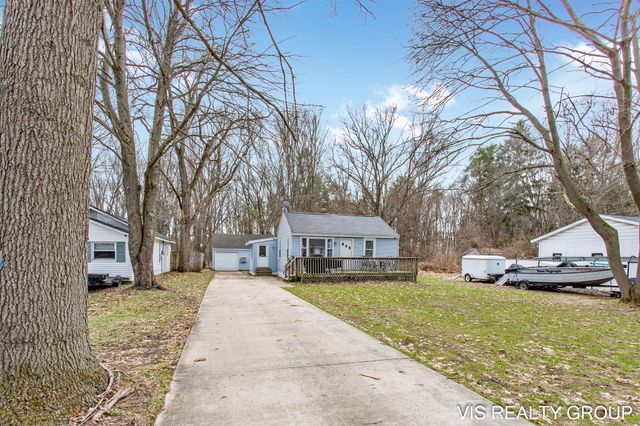 907 Wilson Avenue, Norton Shores City, MI 49441