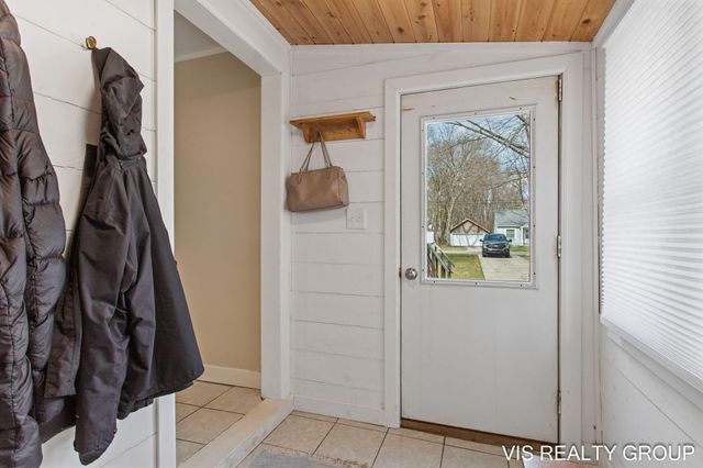 907 Wilson Avenue, Norton Shores City, MI 49441