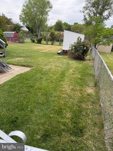 6117 AUTH RD, Suitland, MD 20746
