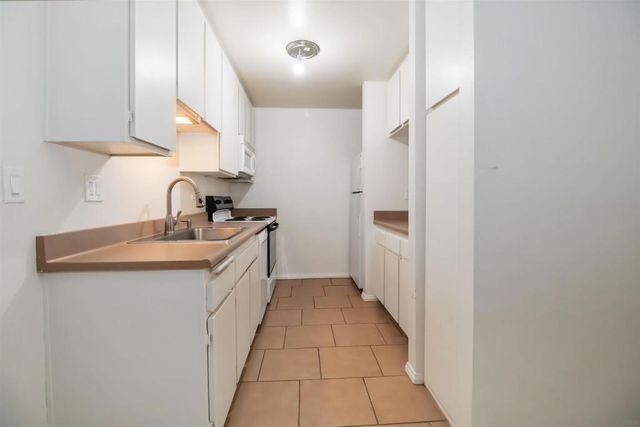 5700 Baltimore Dr 187, La Mesa, CA 91941