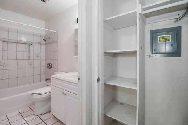 5700 Baltimore Dr 187, La Mesa, CA 91941