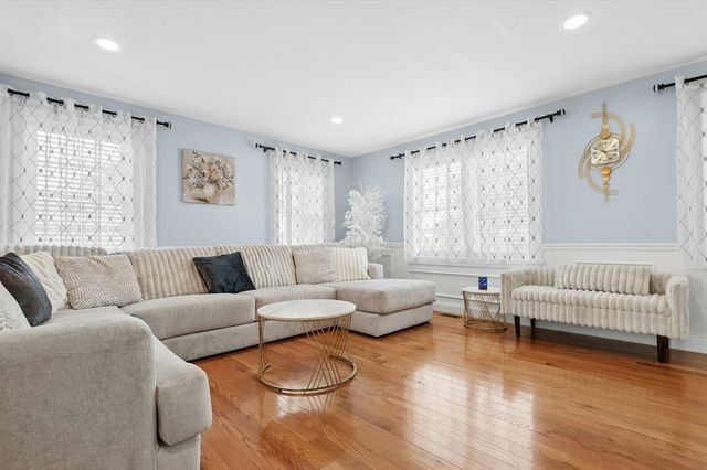 133 Apricot St, Worcester, MA 01603