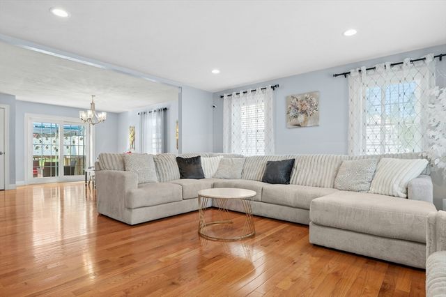 133 Apricot St, Worcester, MA 01603