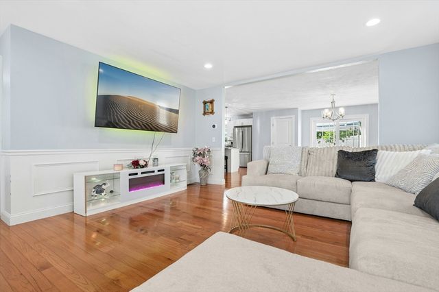 133 Apricot St, Worcester, MA 01603